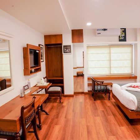 Mpsroyalsuites Perintalmanna Bagian luar foto